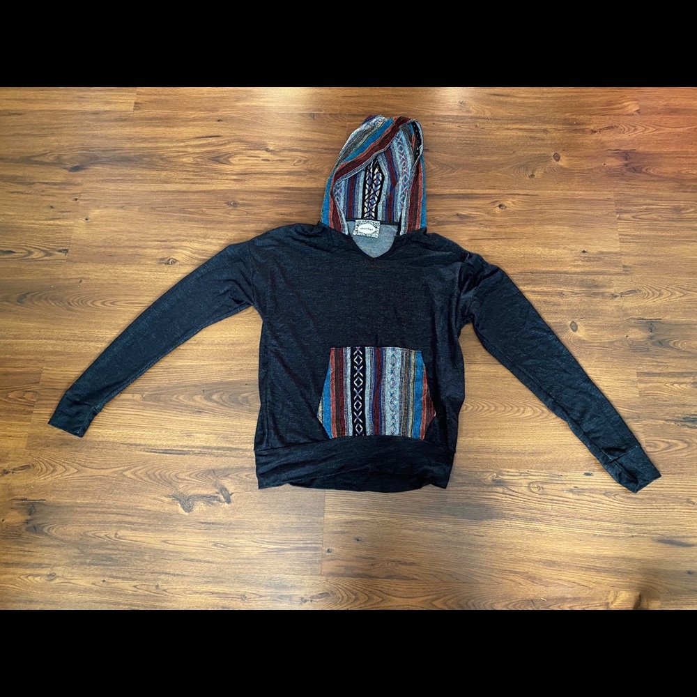Aztec style hoodie with front pocket/super soft